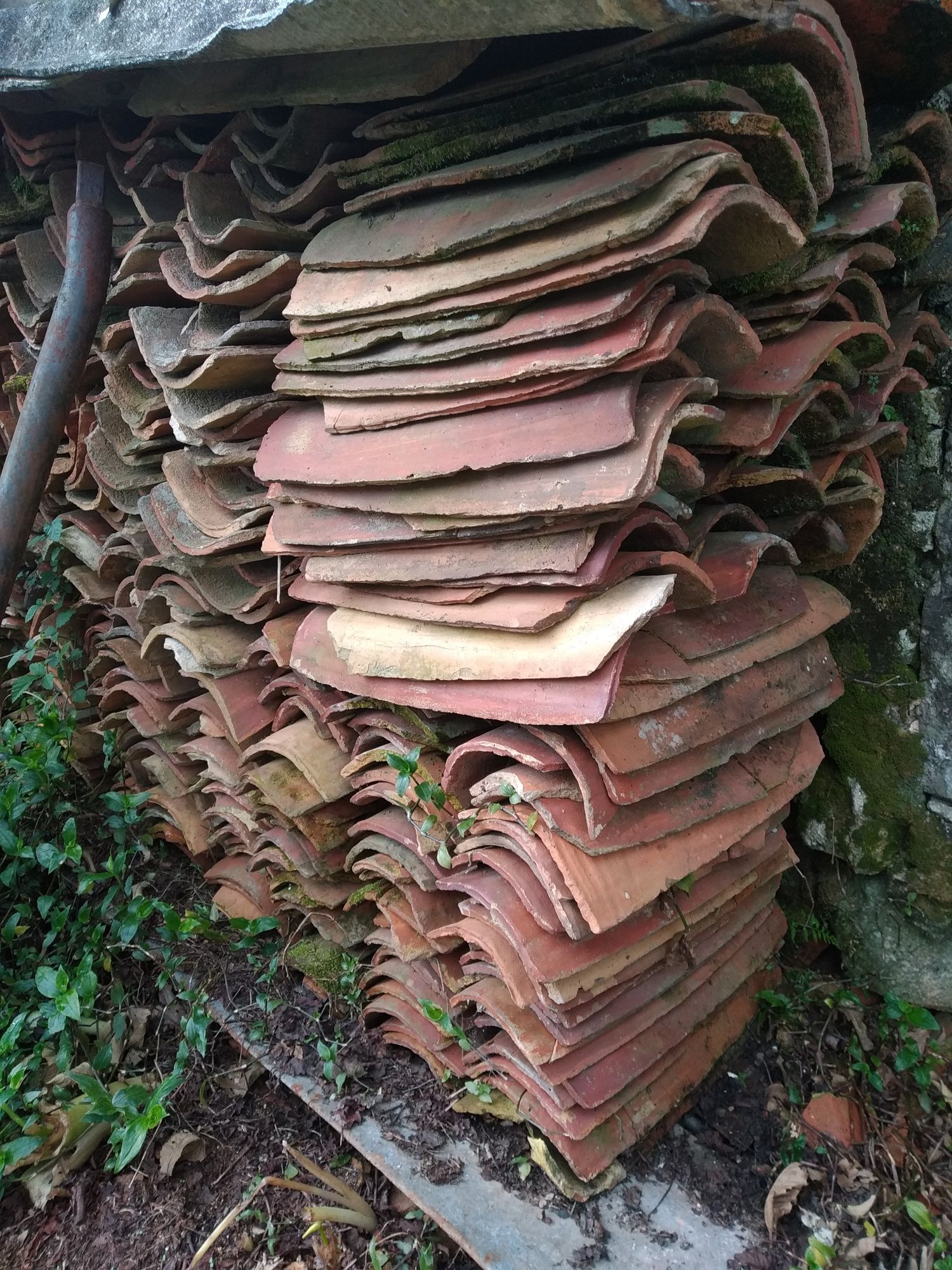 Telha de canudo antiga
