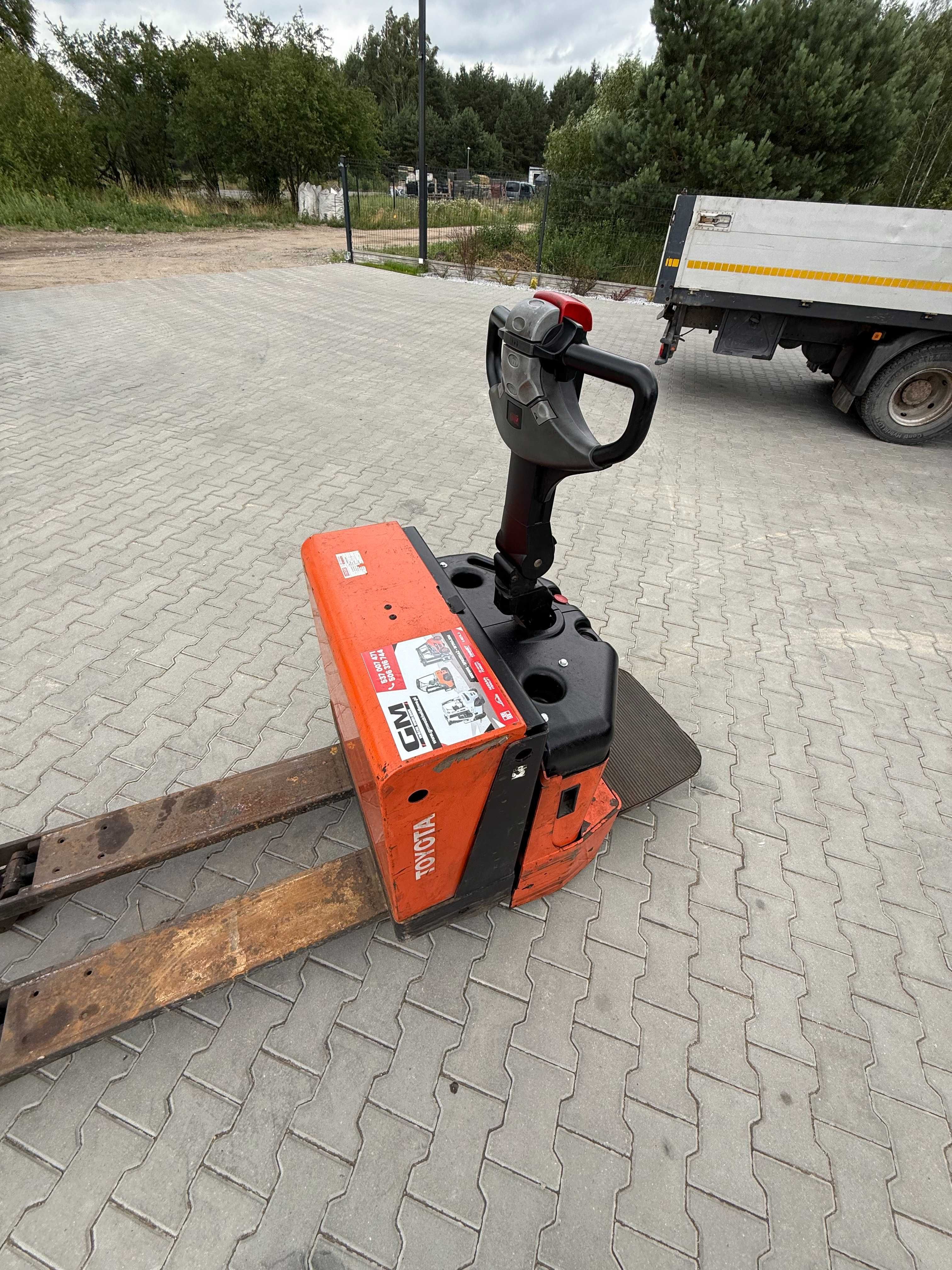 Wózek Paletowy Toyota 7PML20 z podestem 2000kg