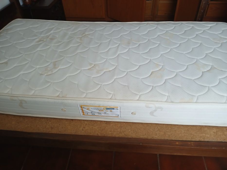 Colchão  solteiro 2,20 comp 1  m larg