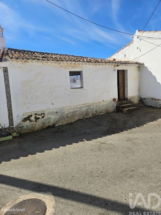 Casa / Villa T2 em Martim Longo de 135,00 m2