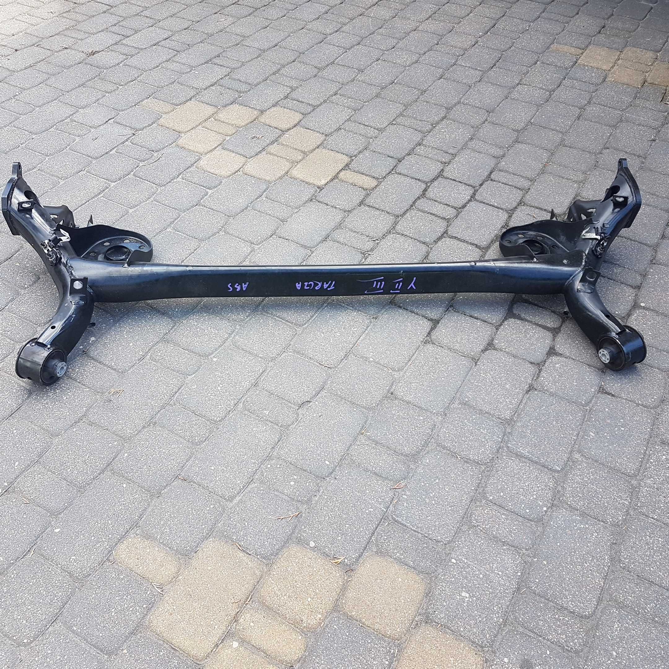 belka zawieszenie tył tylna toyota yaris II III 07- jak nowa TARCZE