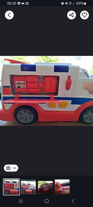 Uma ambulância e um camiao do lixo
