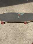 Skate Longboard em ótimo estado – rodas vermelhas