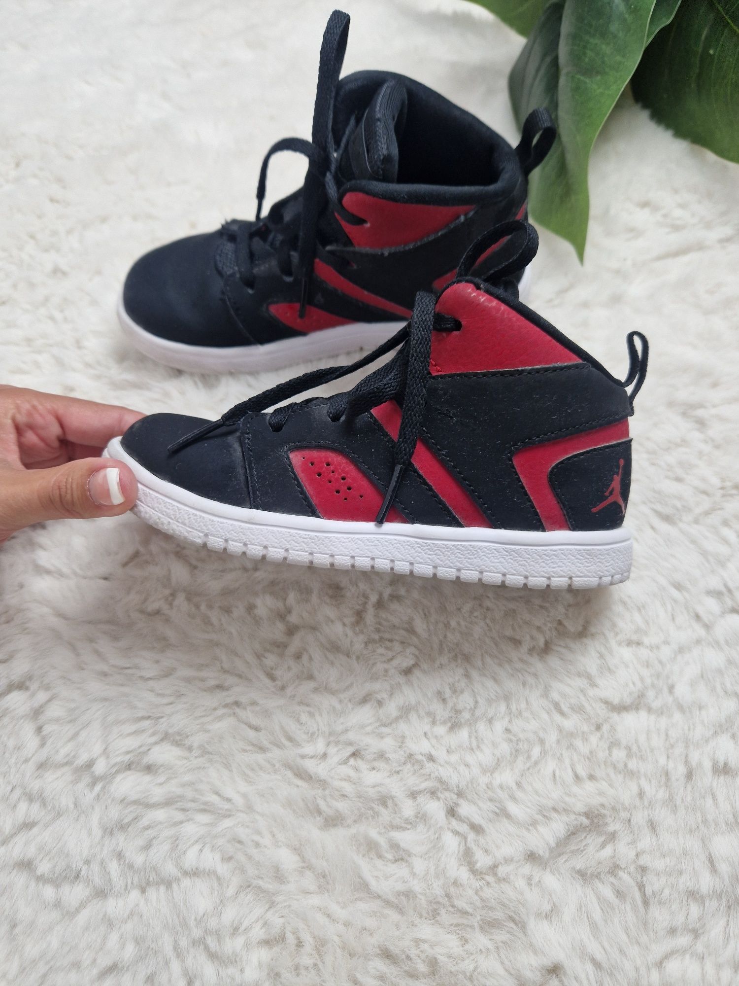 Buty chłopięce za kostkę Jordan oryginalne czarne 27
