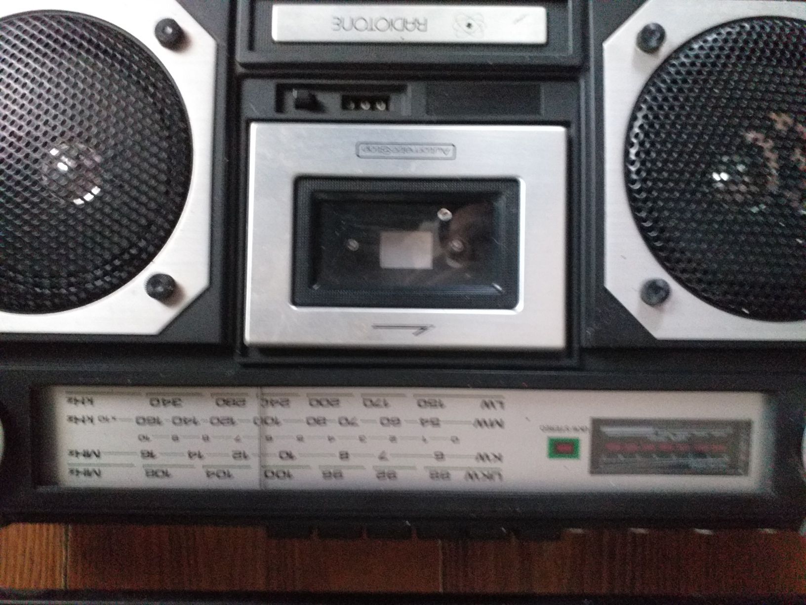 Radiomagnetofon  Radiotone