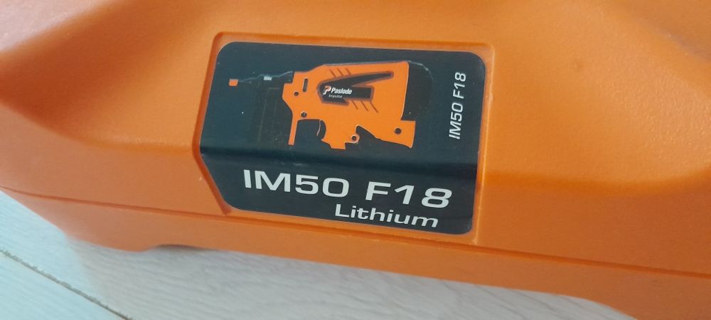 Gwoździarka Paslode IM50 F18 lithium do wykończeń używana , uszkodzona