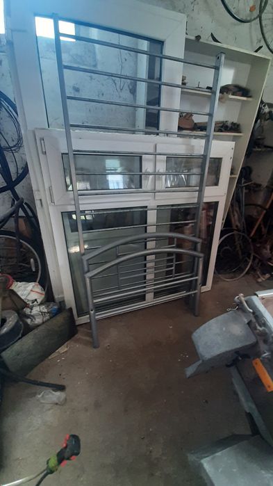 Stelaż łóżka metalowego pod materac.
