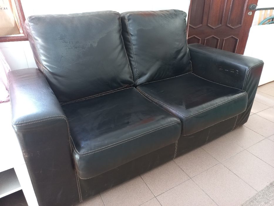 Sofá em pele de 2lug