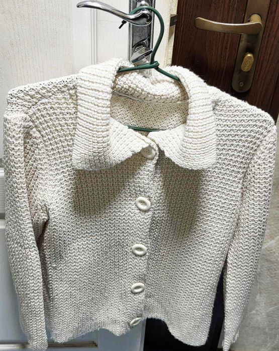 Sweter Zapinany Na Guziki Damski Biały