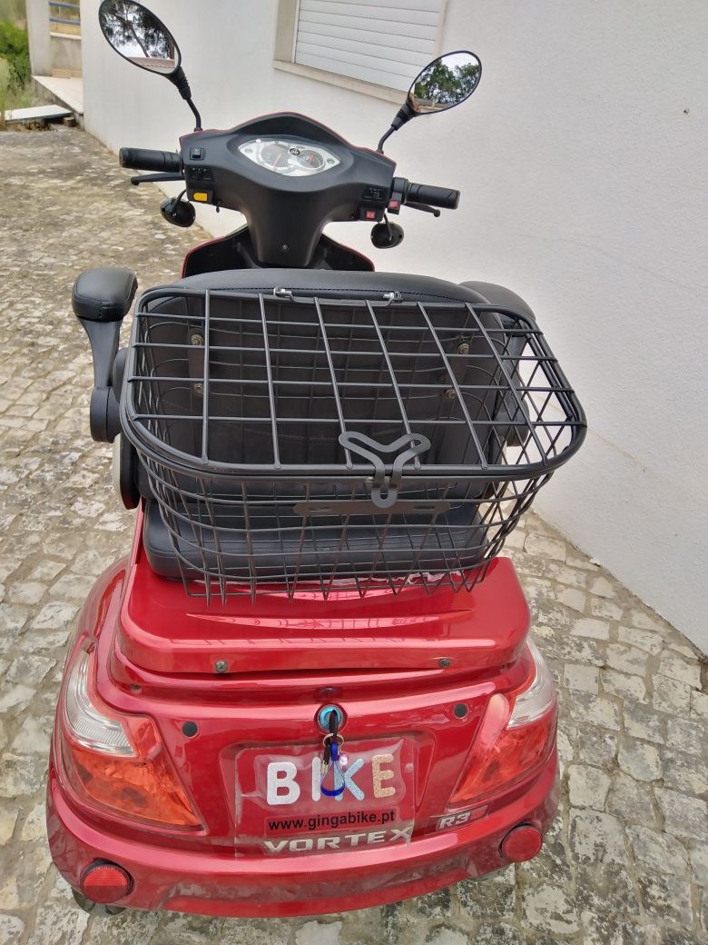 Scooter elétrica 3 rodas