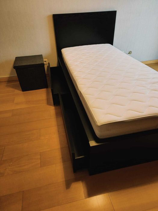 Cama individual com gavetas Ikea - 90x200