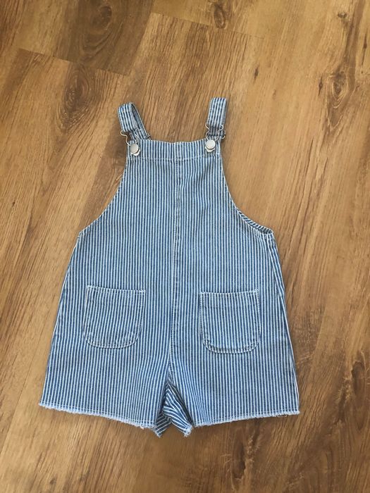 ZARA Krótkie spodenki, szorty ma szelkach Nowe