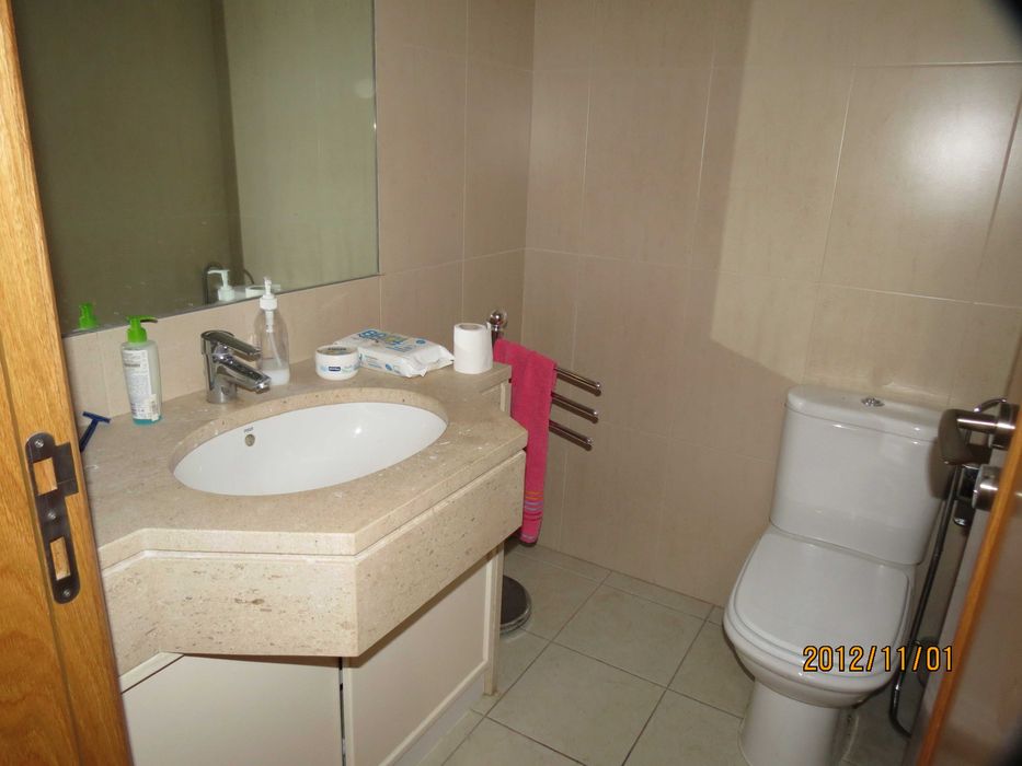 Quarto mobilado no Parque das Nações