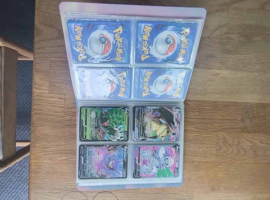 Sprzedam album z kartami Pokémon