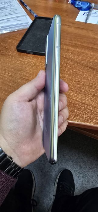 Продам samsung S21 Plus