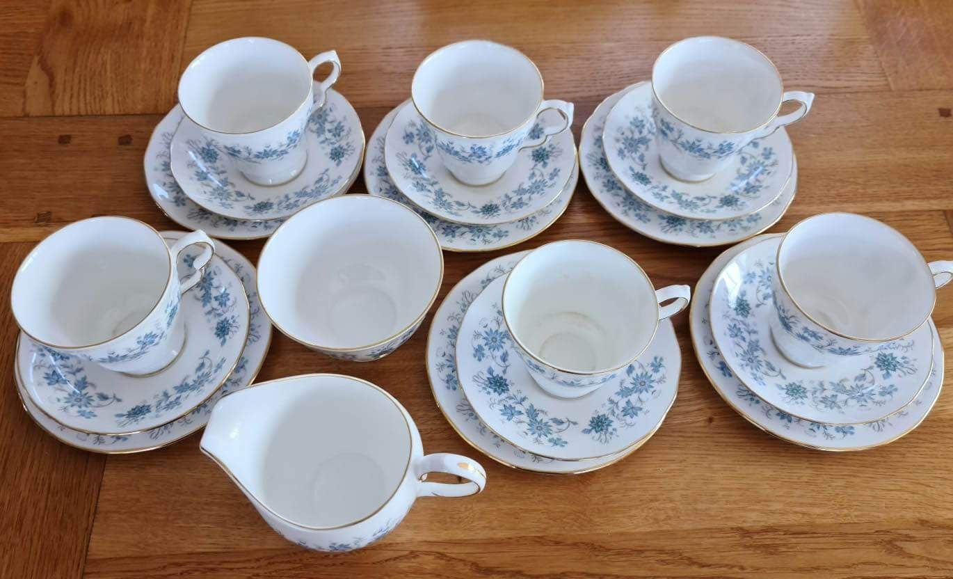 Co ludzie powiedza? Hiacynta Braganza filizanka porcelana vintage