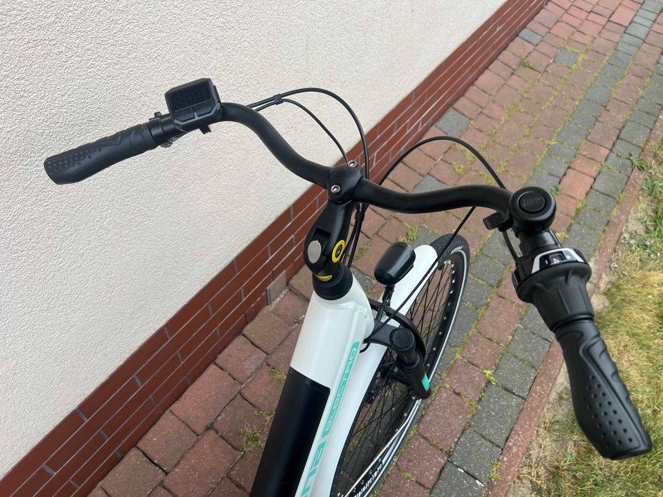 Rower elektryczny INDIANA E-Trekking 3.0 D18 28 cali Biały JAK NOWY