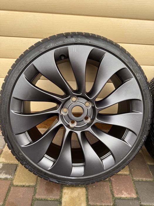 Продам 2 пари дисків Tesla 235/35 r20— літні та зимові