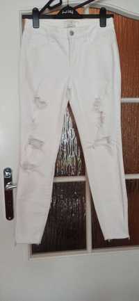 Białe jeansy rurki pieces z dziurami S/M cygaretki