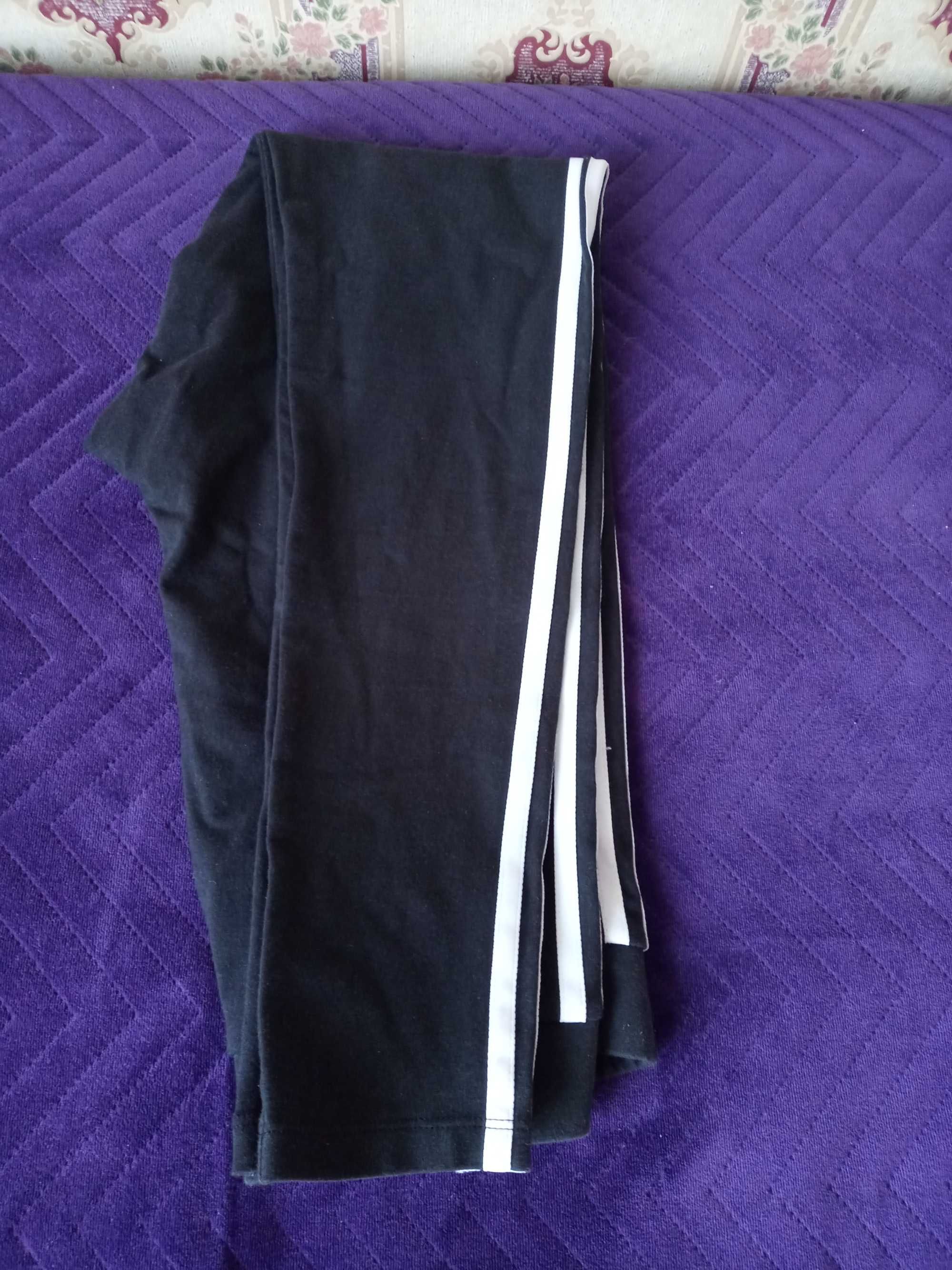 Czarne klasyczne legginsy Adidas S/XS