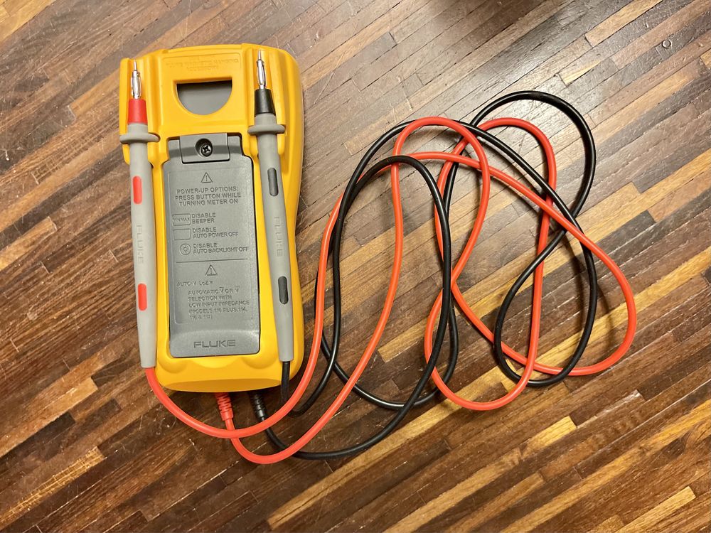 Fluke 117 Multimetr cyfrowy Kat. III 600V 20A elektryk mechanik EV