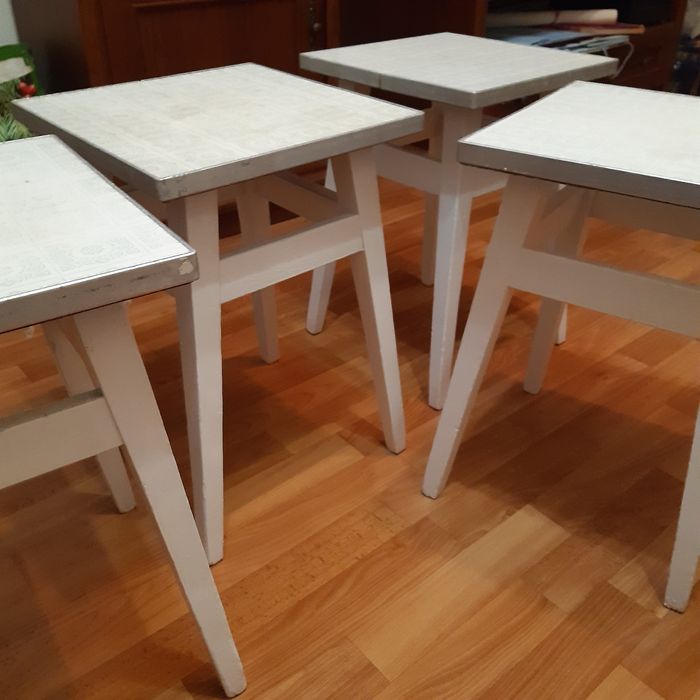 Табуретки б/у ,  4 шт.,основа дерево,верх пластик