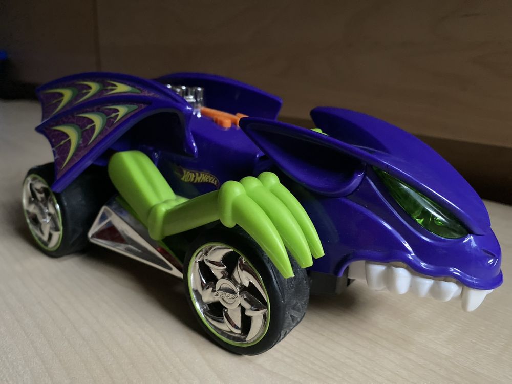 Dumel Toy State Hot Wheels Extreme Action Vampyra
