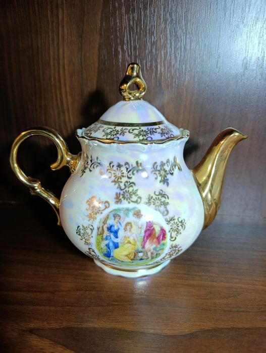 Чайник заварочний из фарфорового сервиза «Мадонна».