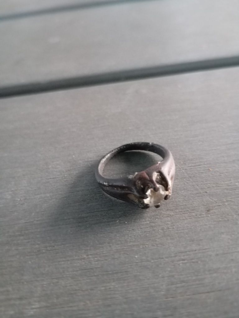 Wykrywacz metali znajdzie obraczke