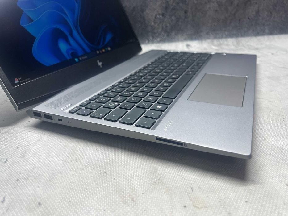 HP ZBook 15V / i7 8850H 4.3GHz / 32GB DDR4 / 512SSD / 15.6 FHD / W11