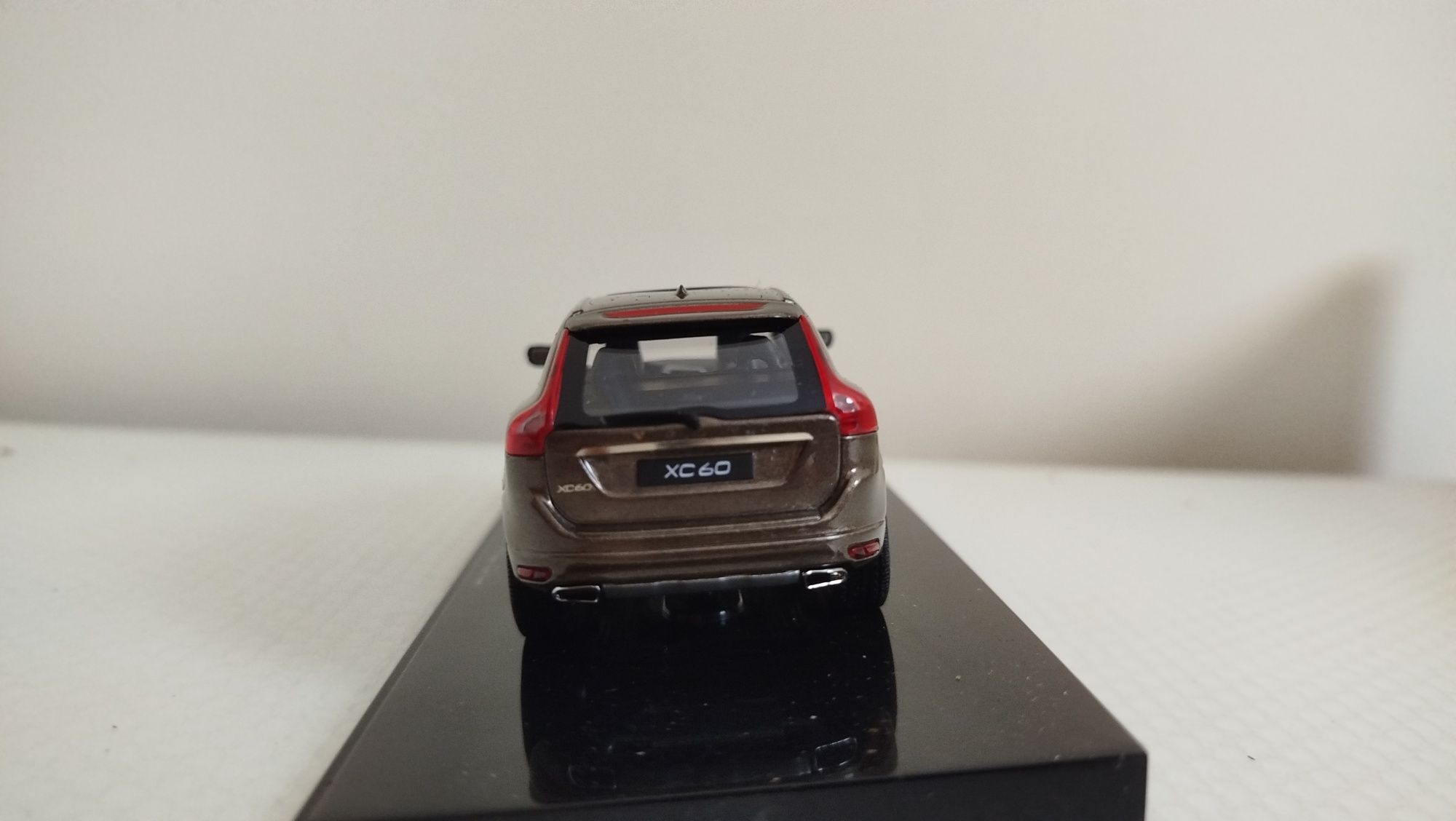 Miniatura Volvo XC60 Nova 1/43