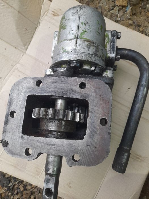 Ком ЗІЛ-130 під насос коробка відбору потужності