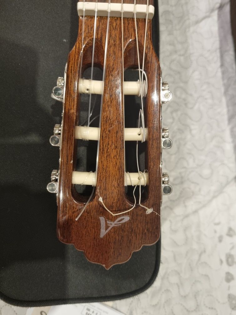 Gitara  klasyczna  ALMANSA 403 CEDRO