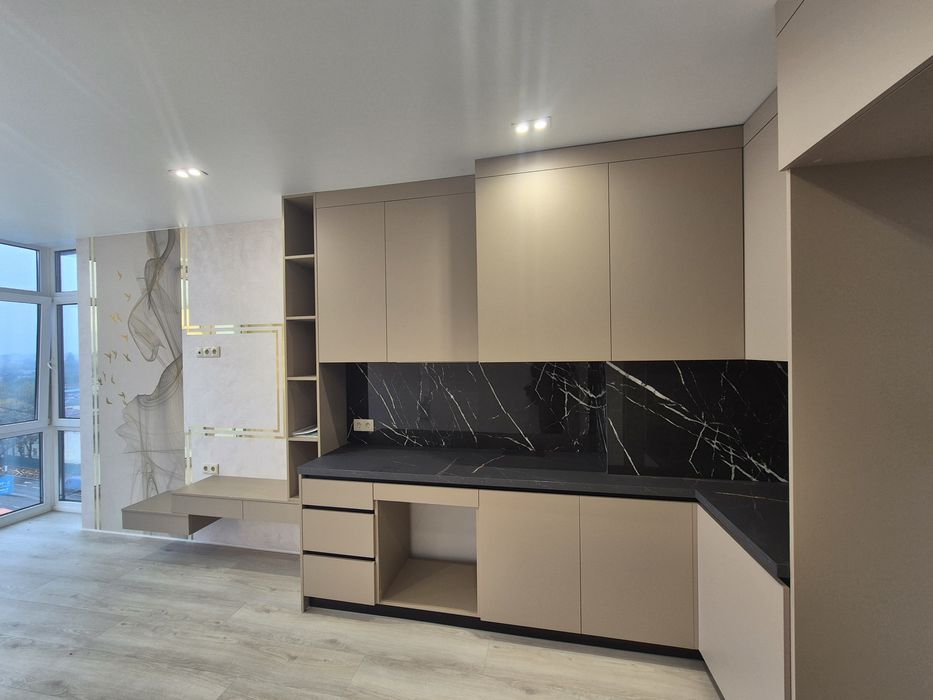 Продам квартиру з дизайнерських ремонтом