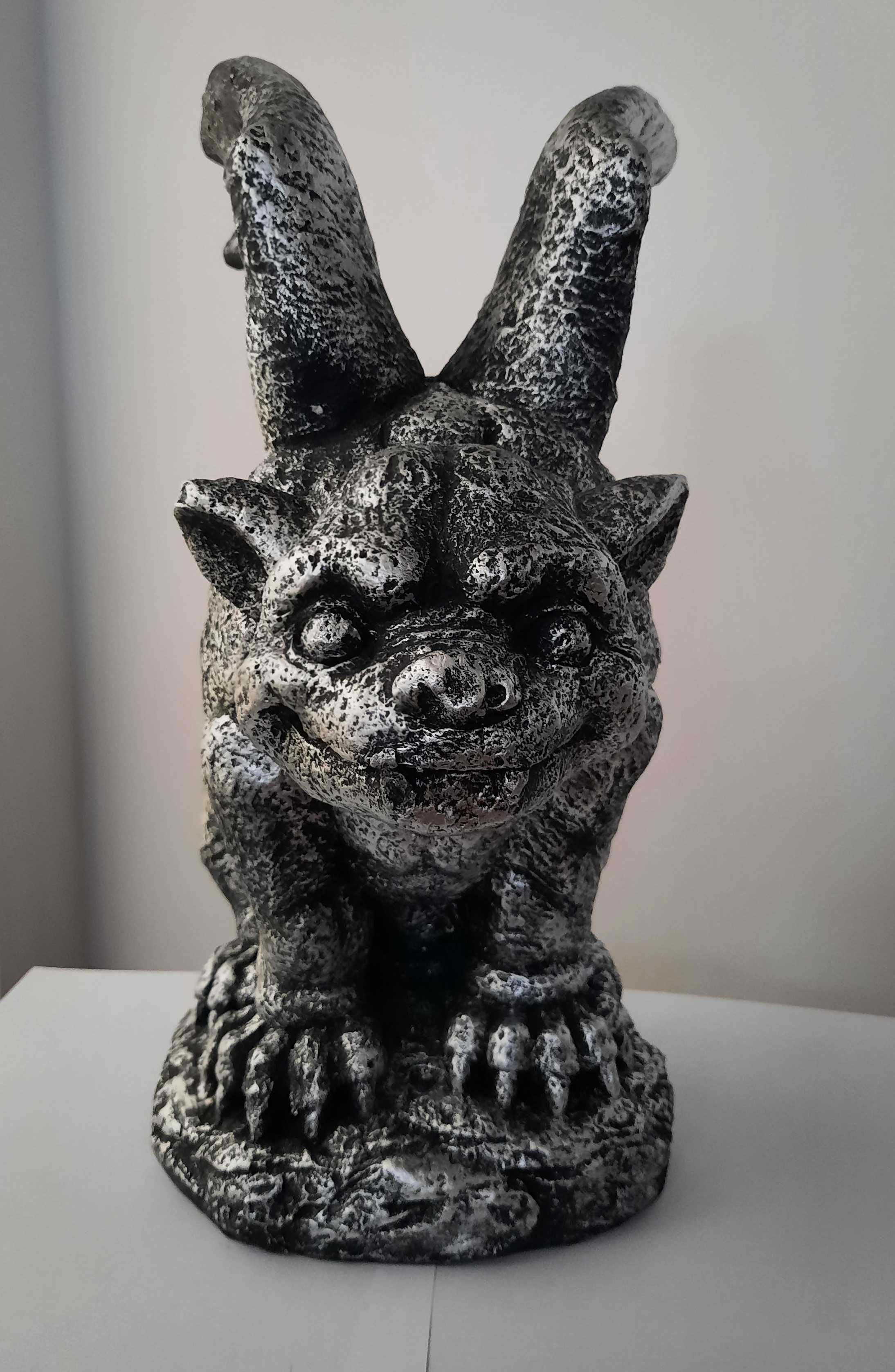 Duży srebrny metalizowany gargulec gargoyle figura demona