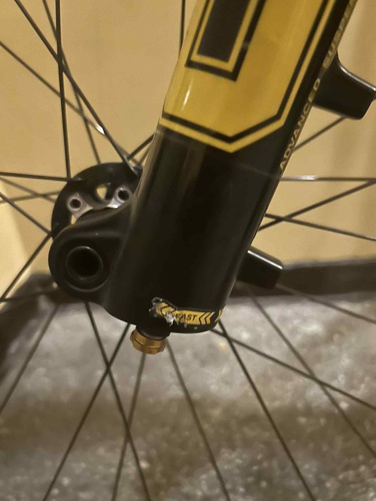 Ohlins rxf 38 m.2 uszkodzony