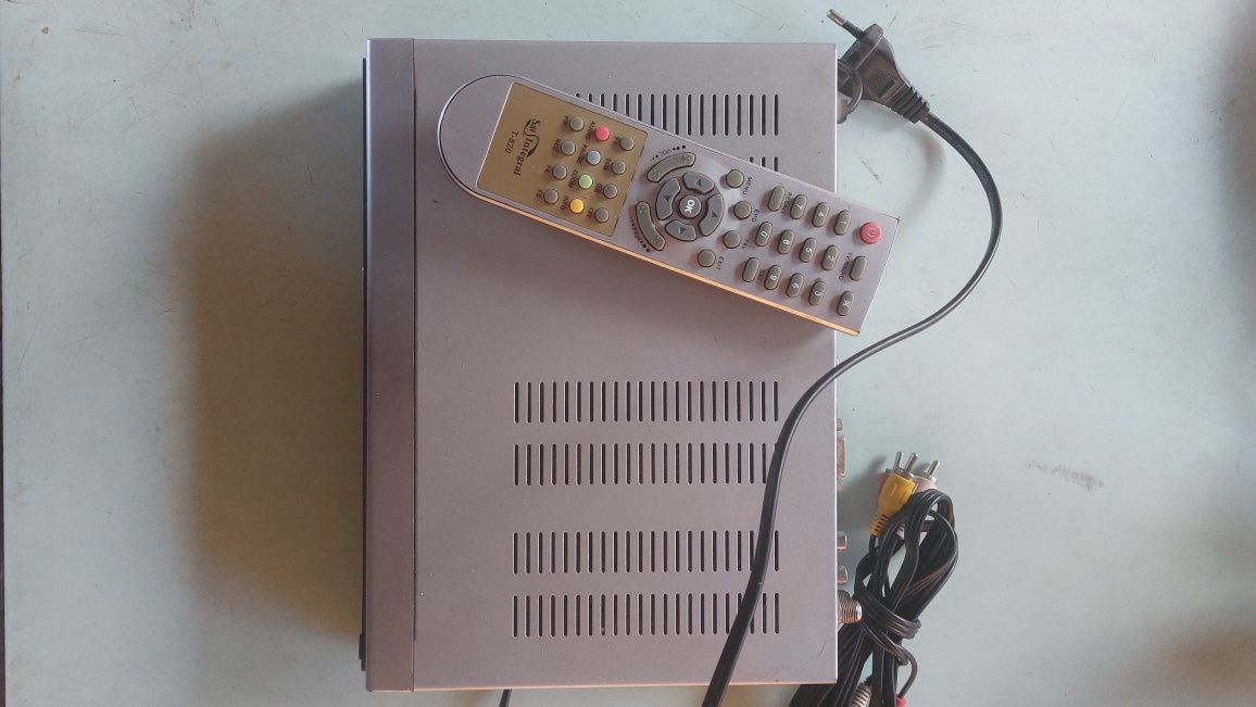Спутниковый  тюнер  satinegral  T-820