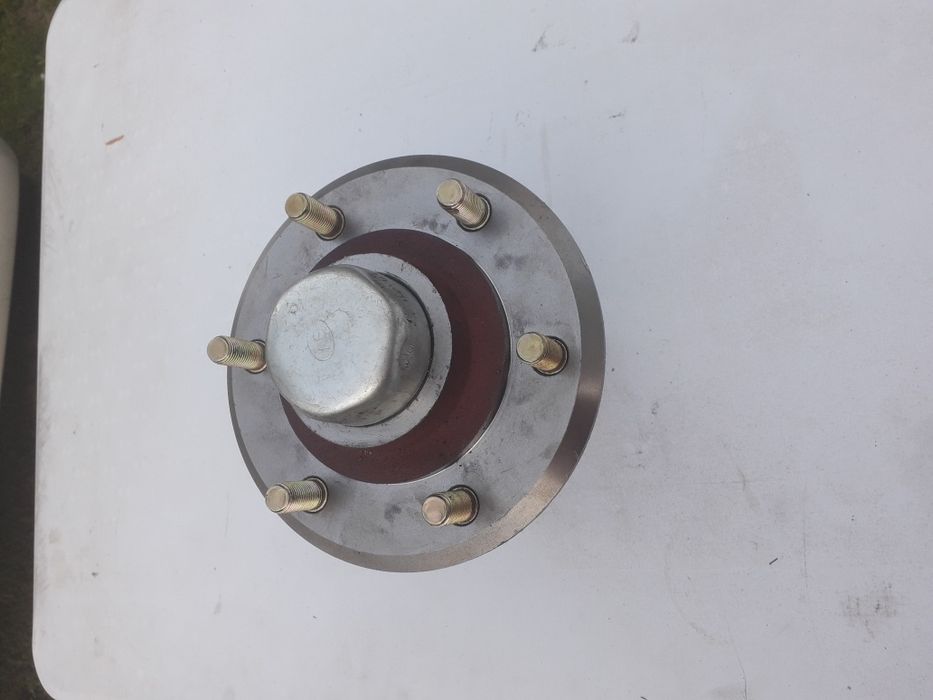 Piasta kompletna, czop łożyska przedniego koła URSUS C-360 C-330