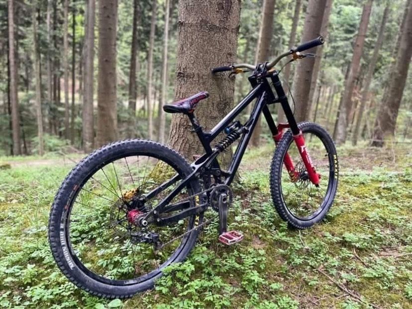 Banshee Darkside DH FR downhill