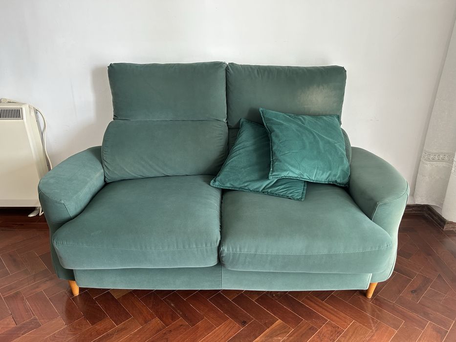 Sofa 2 lugares com apoio de cabeça ajustavel. em bom estado.