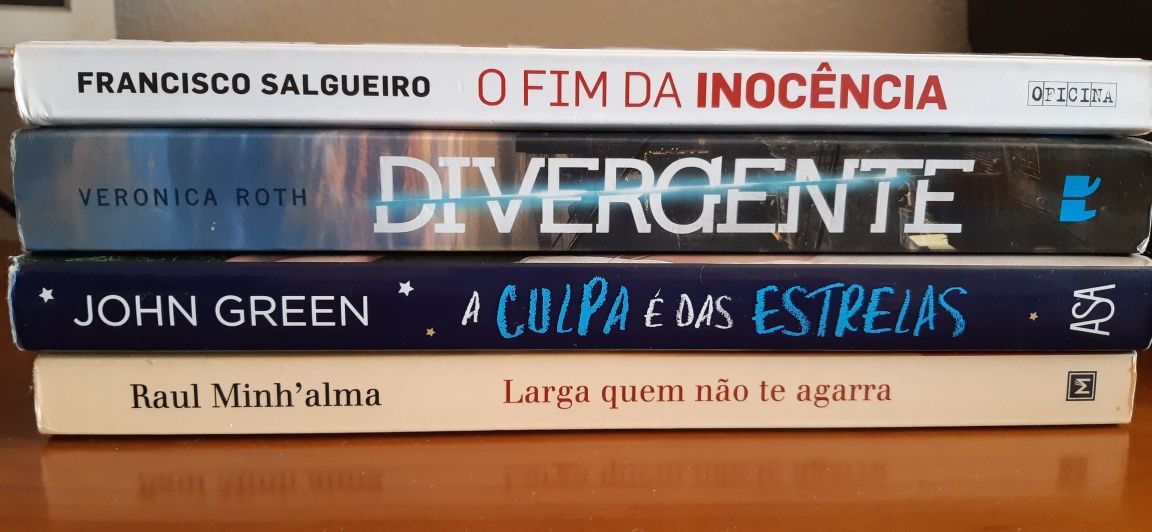 Diversos livros em português