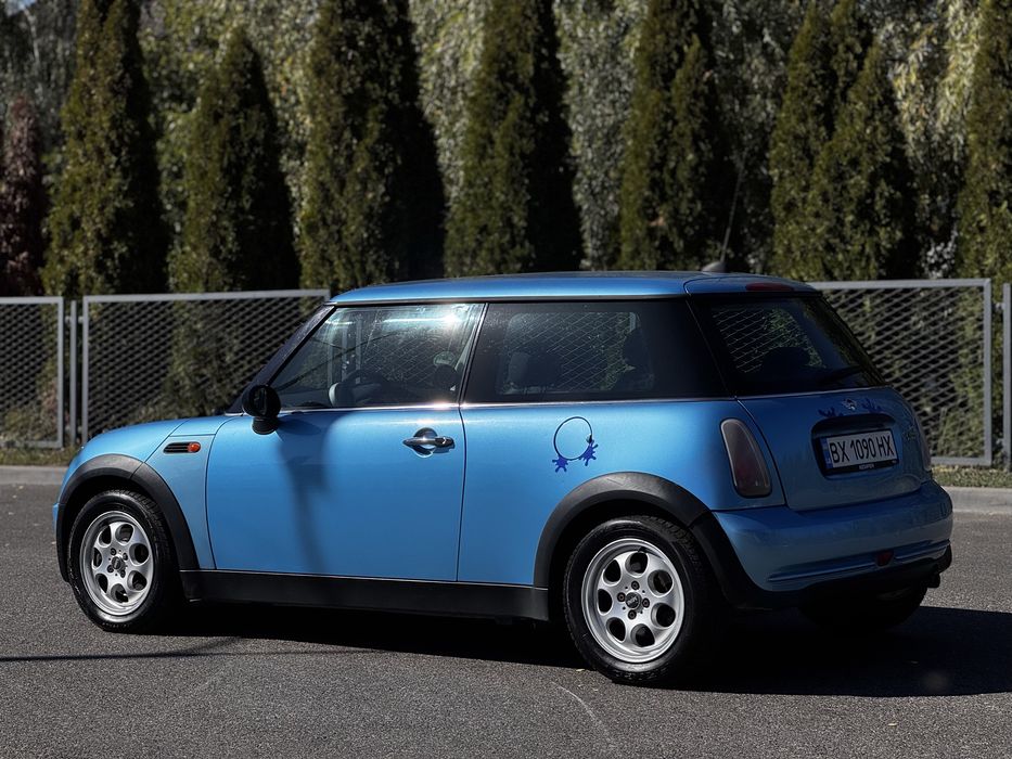 MINI ONE 2004 - обʼєм двигуна 1.6