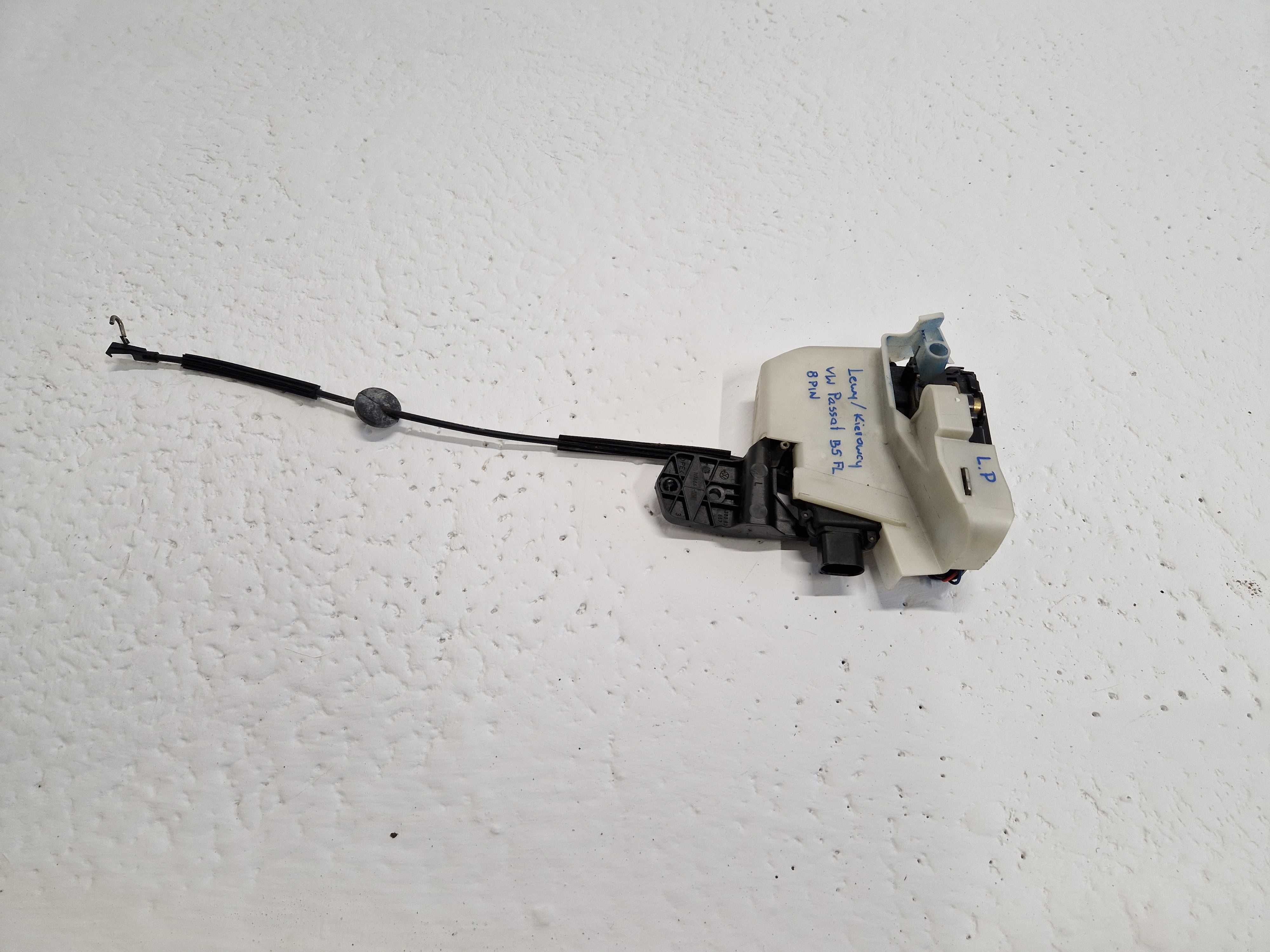 Lewy Przedni Przód Zamek Drzwi Kierowcy 8PIN VW Passat B5 LIFT