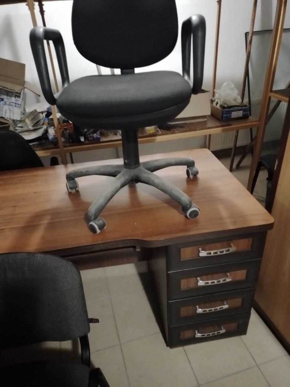 Продам офісні меблі б/в (шафи, столи, стільці)  стан добрий