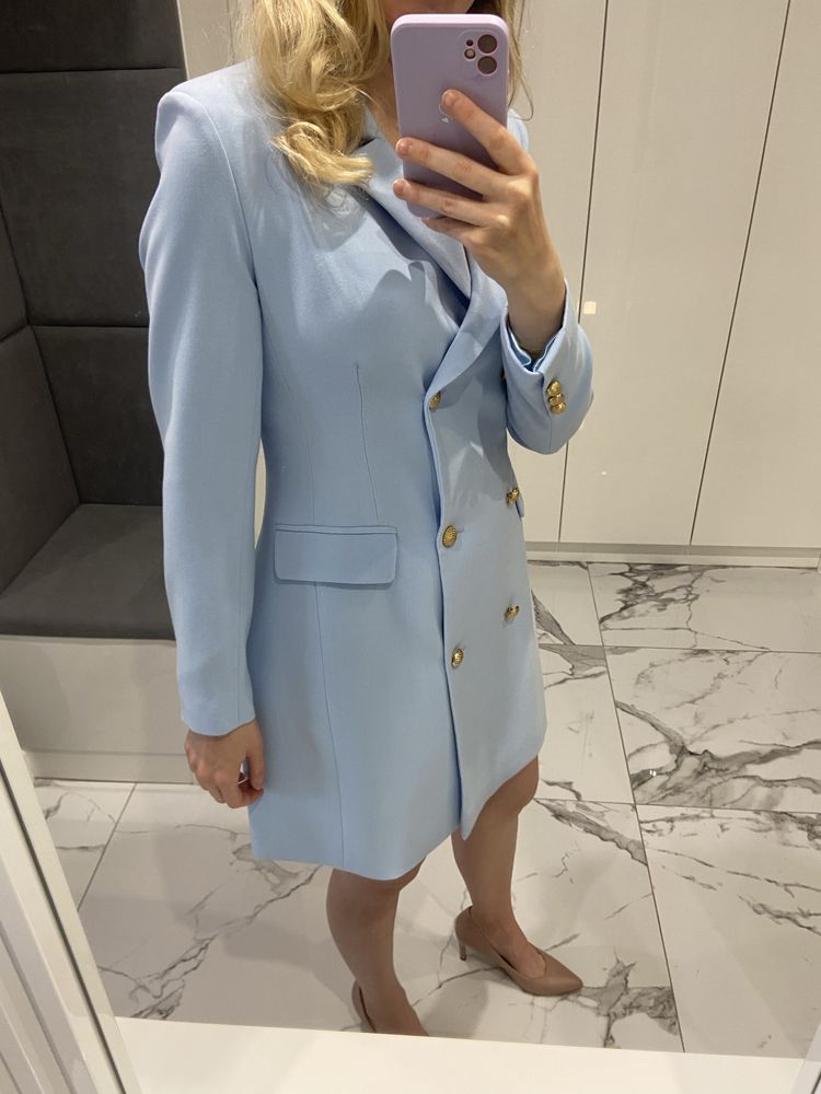 Błękitna elegancka sukienka Swing Fashion 38 M ze złotymi guzikami