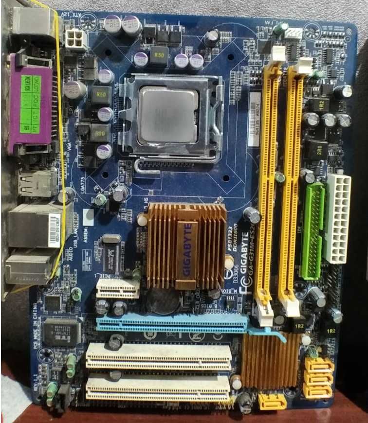 материнская плата Gigabyte GA-G31M-ES2L + проц celeron e3200