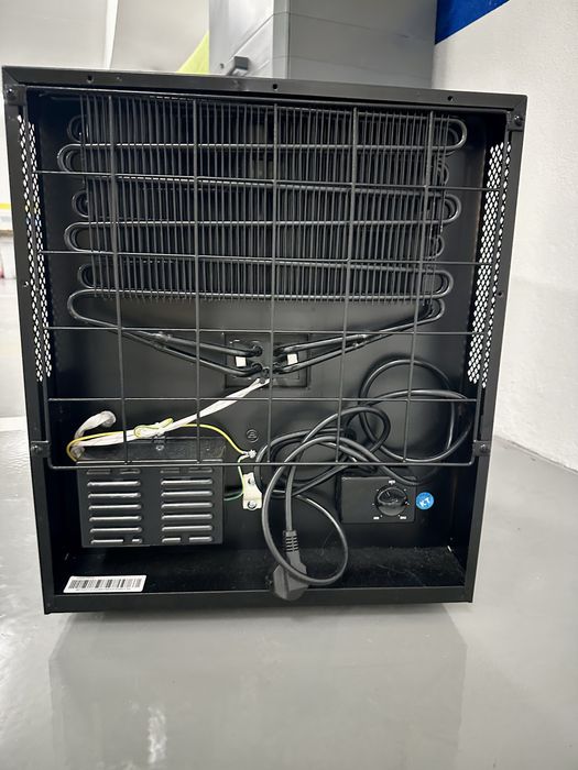 Mini bar/frigorifico silencioso preto Makro