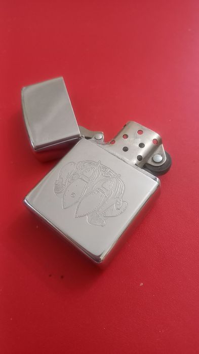 Isqueiro Zippo como novo.