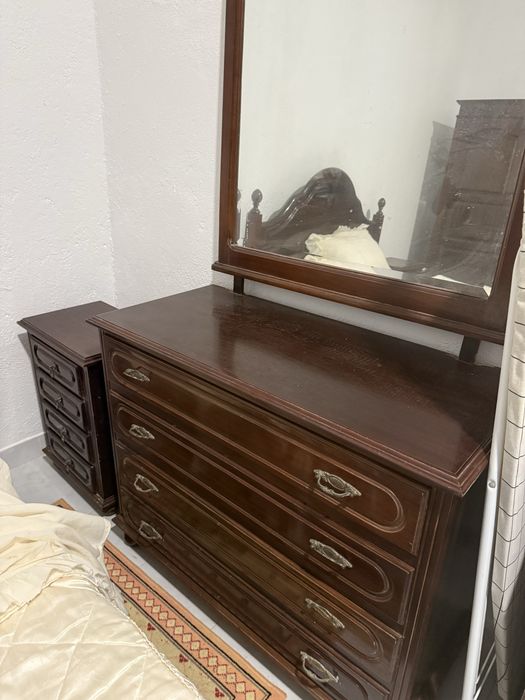 Vende-se moveis de madeira