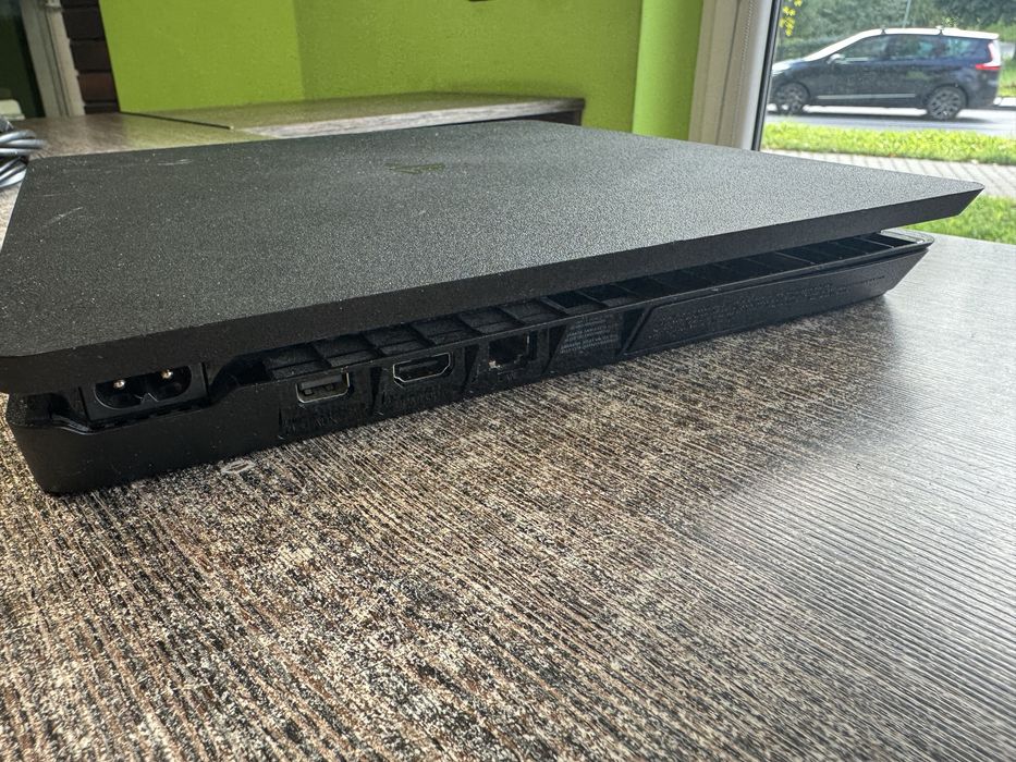 Konsola Sony PS4 slim 500gb CUH-2116B + pad